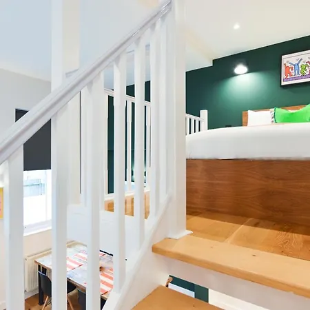 Spacious West Hampstead Apartment With Mezzanine Bedroom By Concept Apartments Londen Buitenkant foto