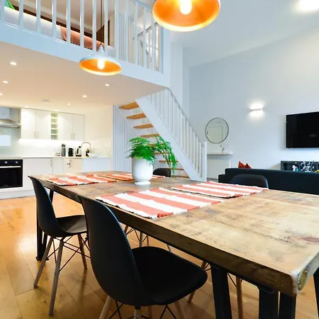 Spacious West Hampstead Apartment With Mezzanine Bedroom By Concept Apartments Londen Buitenkant foto