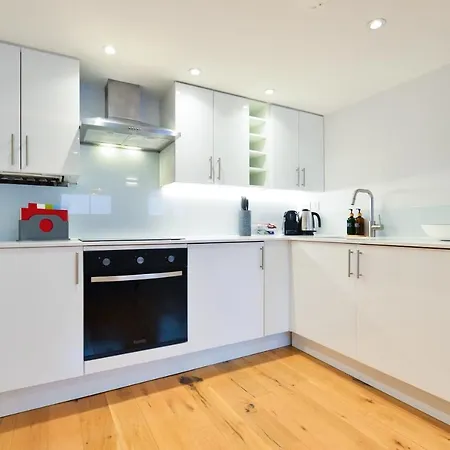 Spacious West Hampstead Apartment With Mezzanine Bedroom By Concept Apartments Londen Buitenkant foto